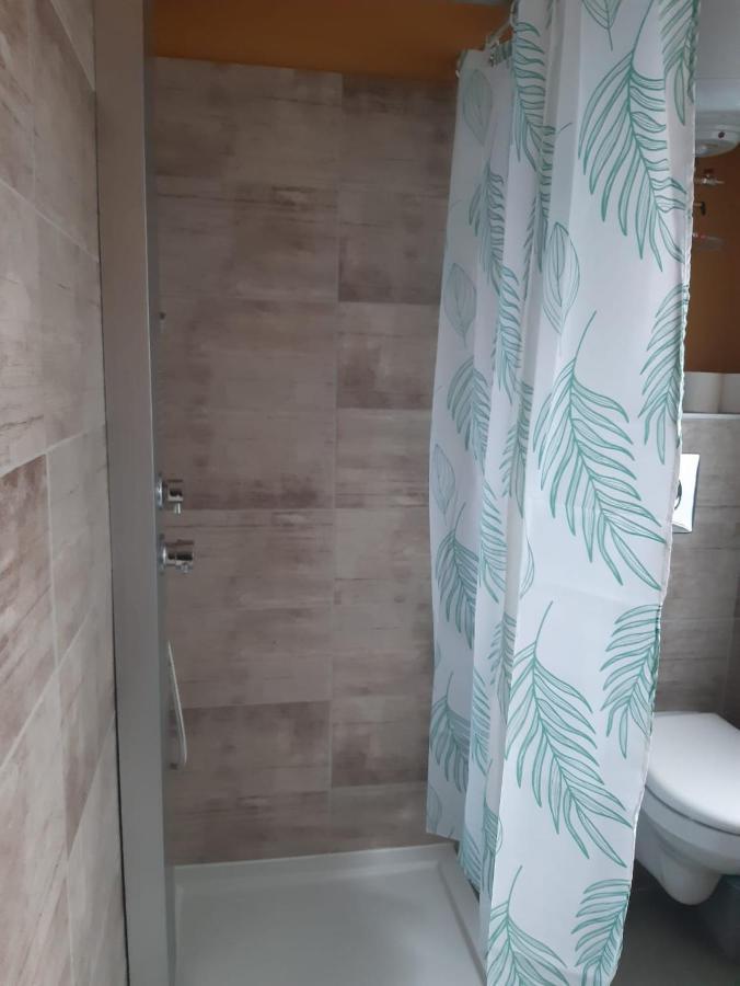 Hotel Osrodek Wypoczynkowy "Zrodla Dobrej" à Olesno Extérieur photo